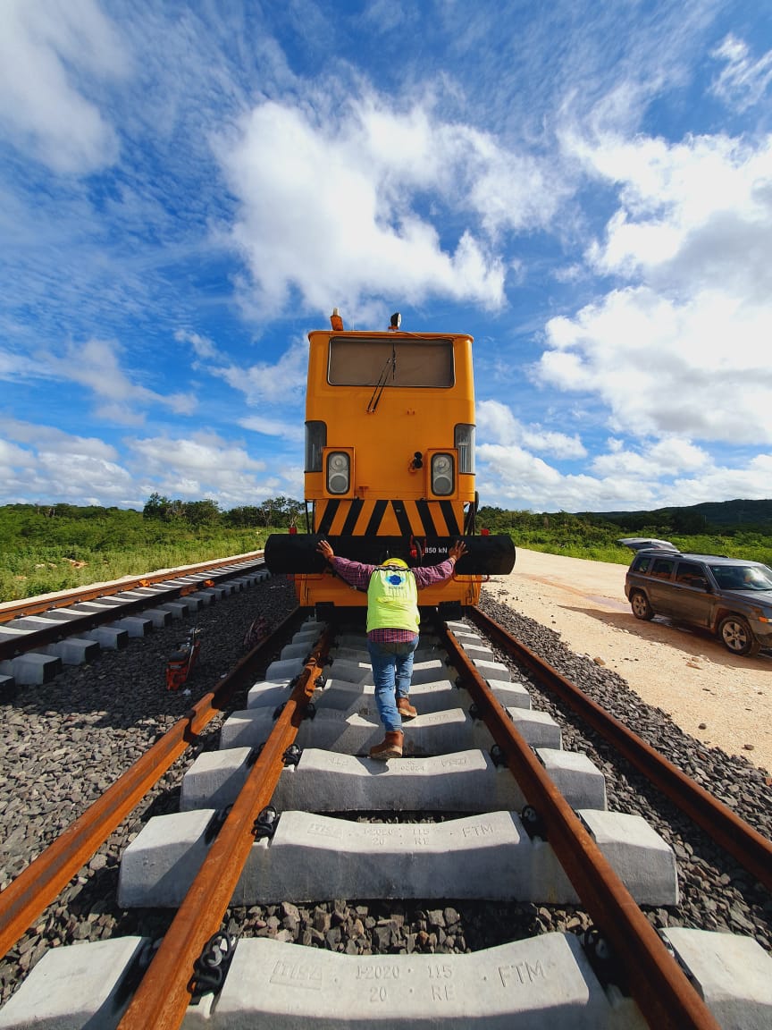 Inspección a vías del tren maya